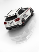 Mercedes-Benz Modellauto AMG GLA 1:18
