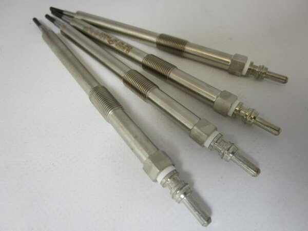 Original Bosch Glühkerzen für Renault Laguna III 2.0 dCi 93198739