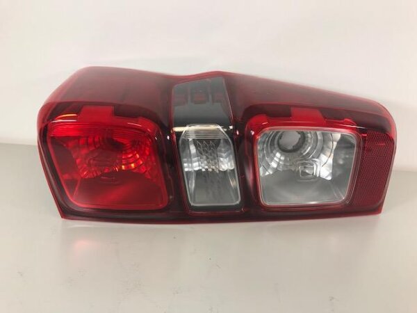 Original ISUZU D-MAX Color 1.9 TD Blanco Heckleuchte rechts 8982330922 220-8R008