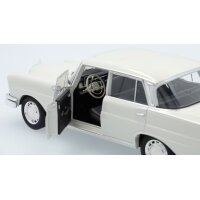 Mercedes-Benz Modell 220 S W 111 (1959-1965) weißgrau, Norev, 1:18