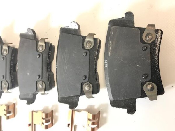 Original Bremsbelegsatz Mopar Jeep 05142566AB 92998A
