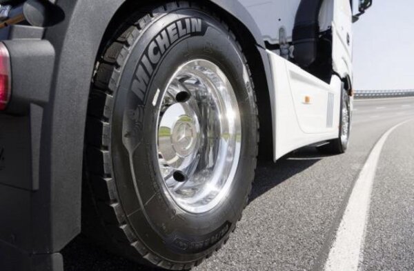 Mercedes-Benz Edelstahl-Hinterachskappe für Achse HL6/HL8 (Alufelge) poliert