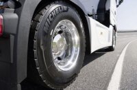 Mercedes-Benz Edelstahl-Hinterachskappe für Achse HL6/HL8 (Alufelge) poliert