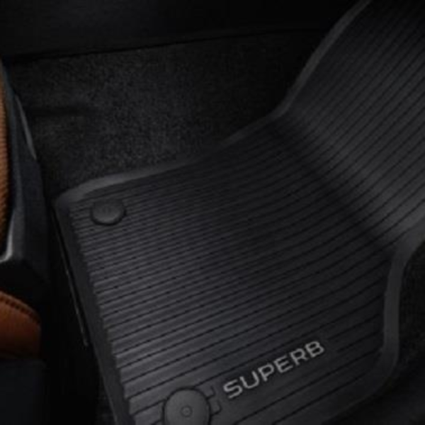 ŠKODA Superb IV Allwetterfußmatten-Set 3P1061500 gebraucht