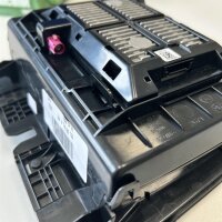 ŠKODA Stau Fach mit integrierter induktiver Handy-Ladestation (Qi) in der Ausführung Cool Brushed Silber 5E1863071Q YP2
