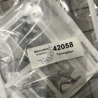Mercedes-Benz M-Klasse Kleinmetall Laderaumgitter 42058