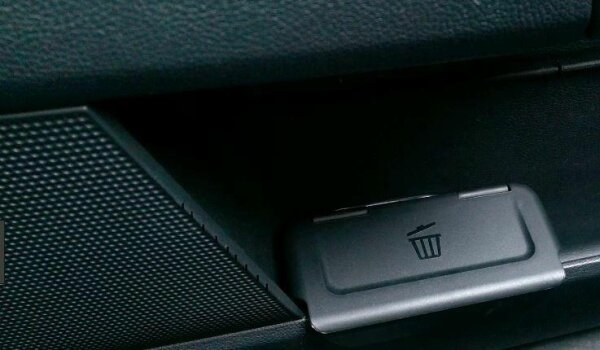 Skoda Abfalleimer Tür